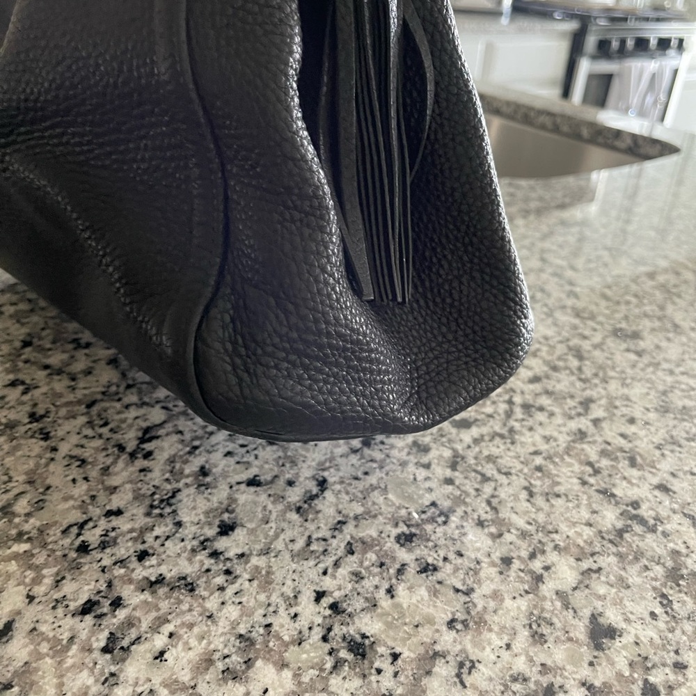 Black Gucci tote bag with gold hardware - Picture 14 of 15